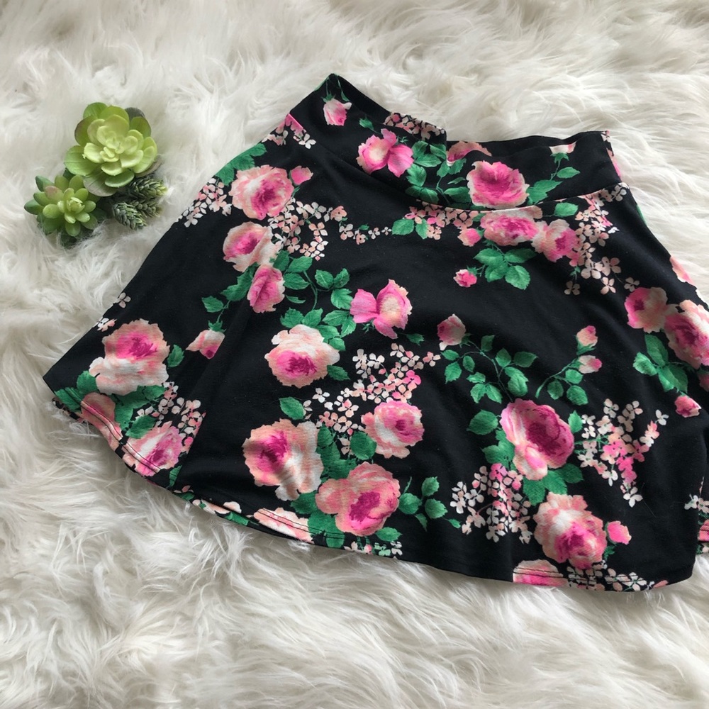 Gorgeous floral mini skirt